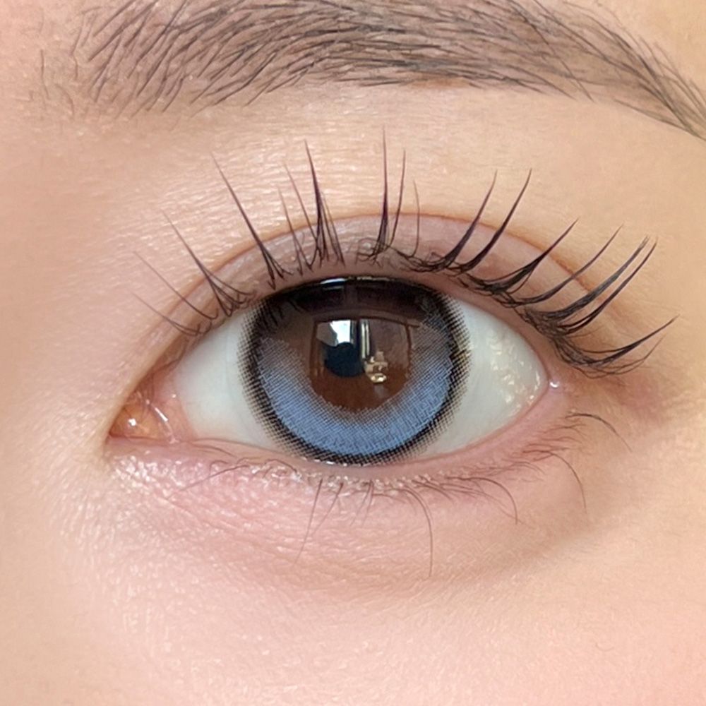 【乱視用】デューリット シリコーン ハイドロゲル／シリコン（Dewlit silicone hydrogel） エンジェルデュー【回らない水光／乱視度数：-1.25D】 着用イメージ