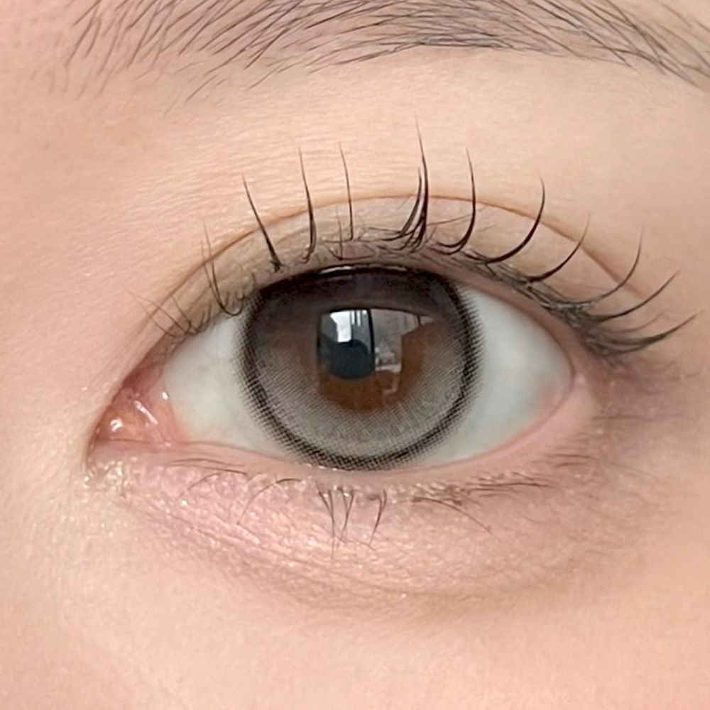 【乱視用】デューリット シリコーン ハイドロゲル／シリコン（Dewlit silicone hydrogel） デビルデュー【回らない水光／乱視度数：-0.75D】 着用イメージ