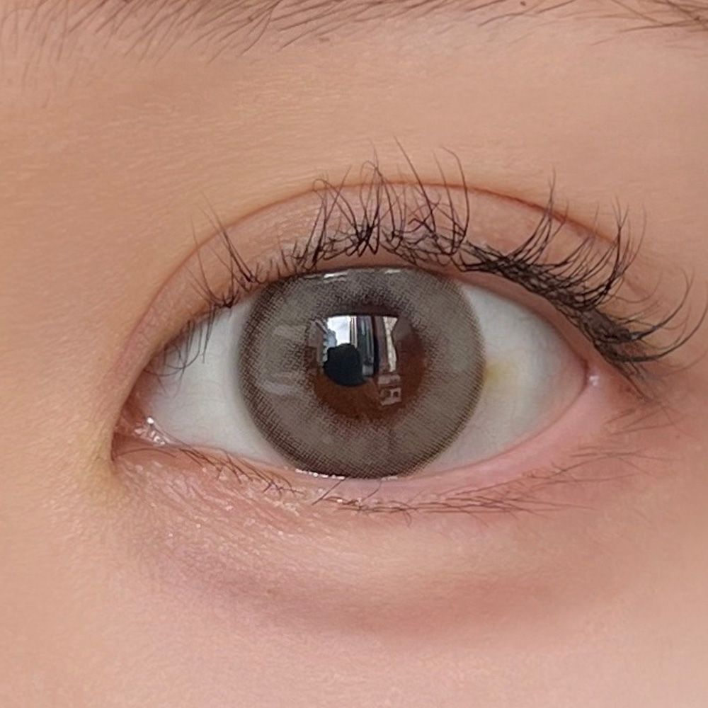 ワンデー リフレア エーアイ シリコーン ハイドロゲル／シリコン（1day refrear a-eye silicone hydrogel） ルナーアイボリー 着用イメージ