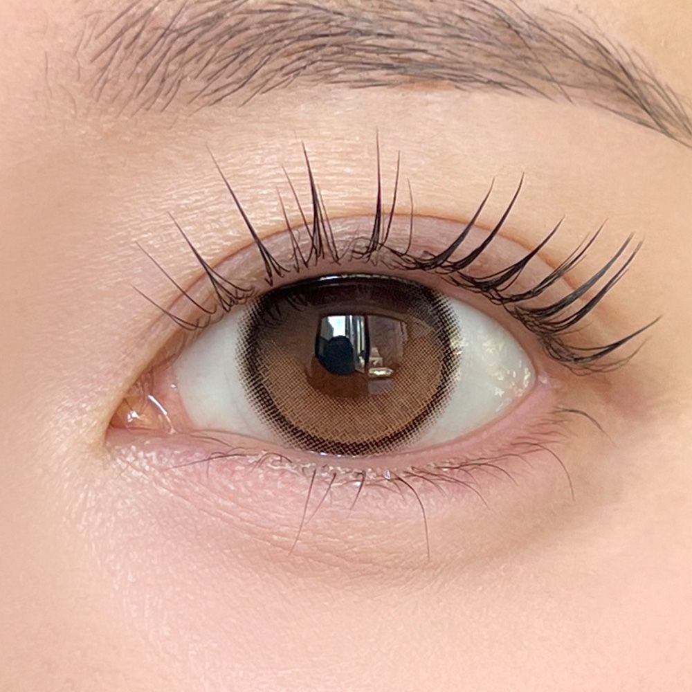 【乱視用】デューリット シリコーン ハイドロゲル／シリコン（Dewlit silicone hydrogel） ベージュデュー【回らない水光／乱視度数：-1.25D】 着用イメージ