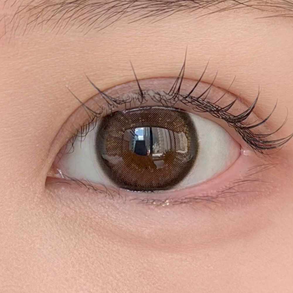 ワンデー リフレア エーアイ シリコーン ハイドロゲル／シリコン（1day refrear a-eye silicone hydrogel） キラモカベージュ 着用イメージ