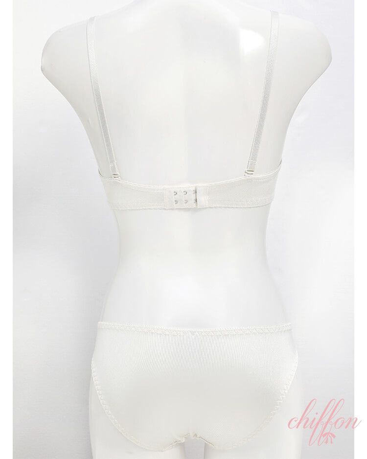 ふっくらバストキープブラ＆フルバックショーツ ホワイト | カラコン