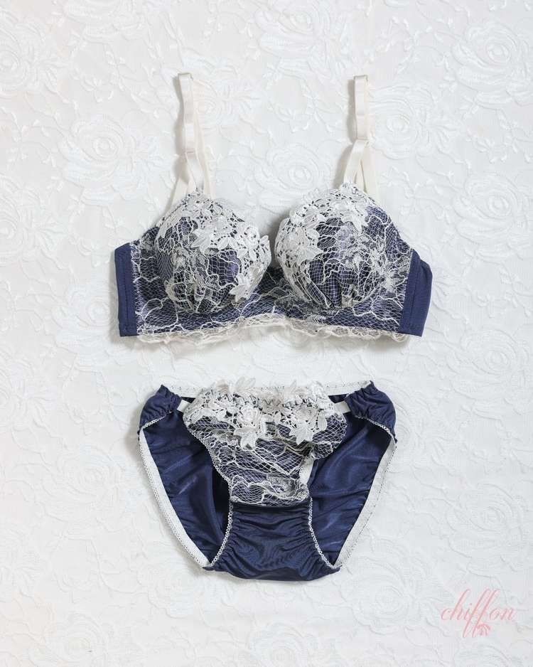 【今夜はいつもよりかわいく】彼をドキドキさせちゃうブラセット ネイビー