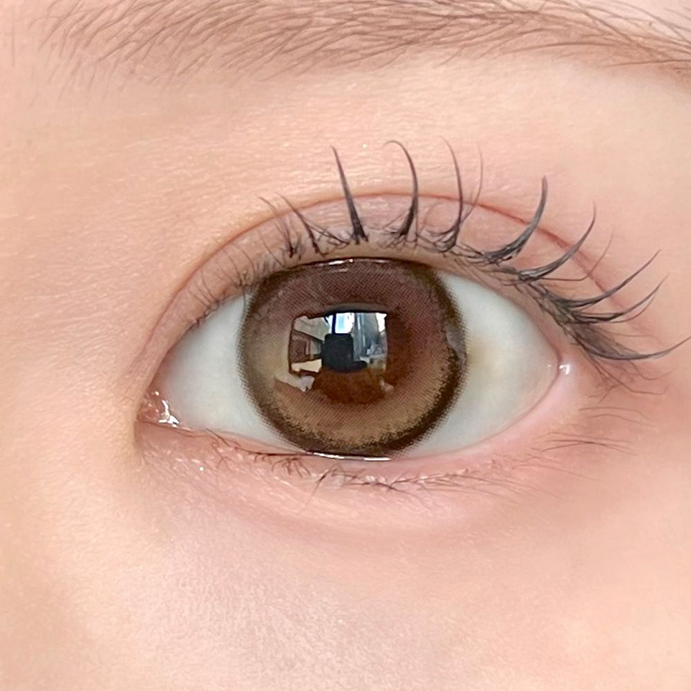 ミフェ シリコーン ハイドロゲル／シリコン（Mifee silicone hydrogel） エクラブラウン 着用イメージ