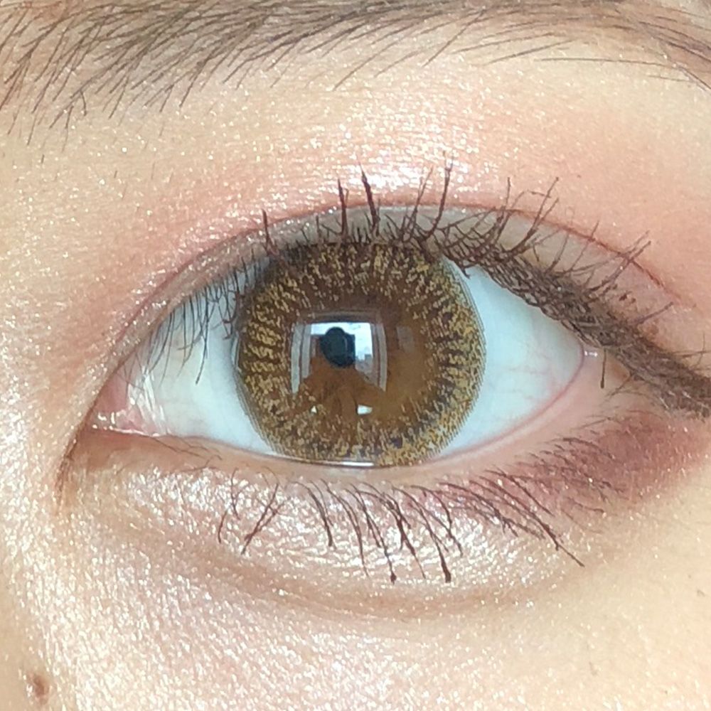 ネオサイトワンデー シエル デュウUV（Neo Sight one day Ciel Deux UV） アンバーブロンド 着用イメージ