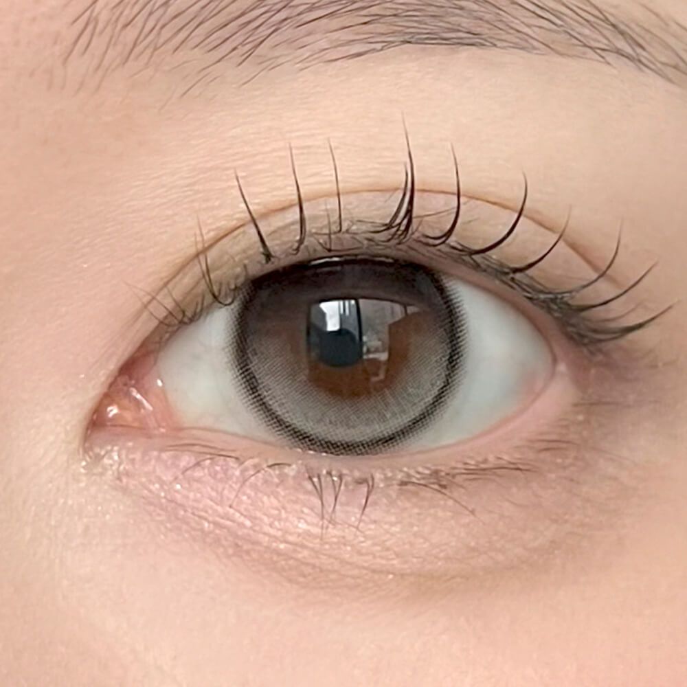 デューリット シリコーン ハイドロゲル／シリコン（Dewlit silicone hydrogel） デビルデュー【回らない水光】 着用イメージ