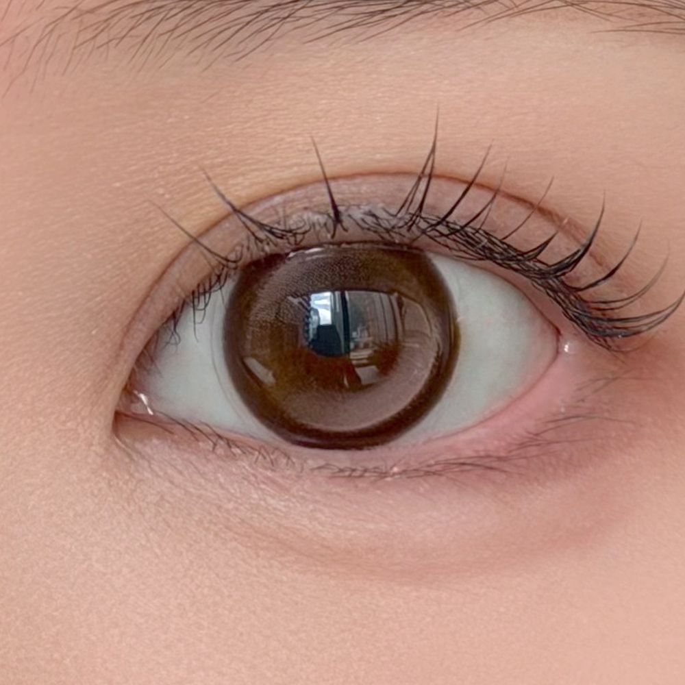 ワンデー リフレア エーアイ シリコーン ハイドロゲル／シリコン（1day refrear a-eye silicone hydrogel） トフィーピンク【回らない水光】 着用イメージ